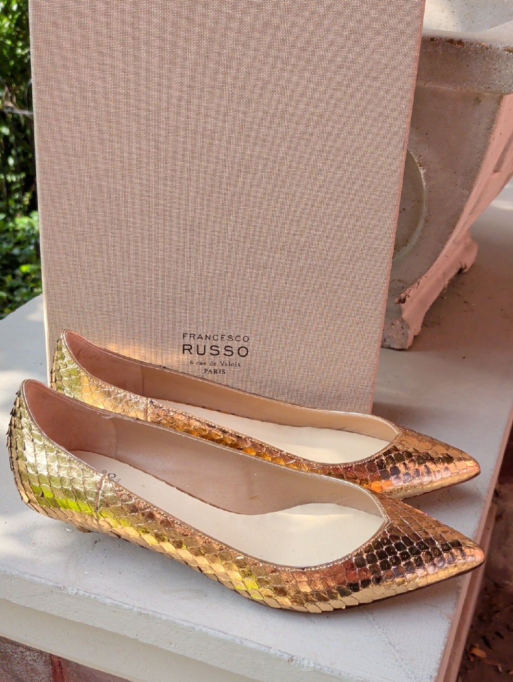 Nib $1300 Gold Metallic Snakeskin Leather Pointed-Toe flats